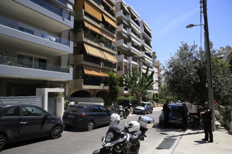 Νέα Σμύρνη: Στον εισαγγελέα ο 71χρονος που κατηγορείται ότι σκότωσε τον γιο του – “Δεν τον χτύπησα εγώ”
