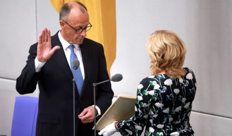 Γερμανία: Ορκίστηκε καγκελάριος ο Φρίντριχ Μερτς – Ακολουθεί τελετή παράδοσης-παραλαβής με Σολτς