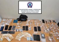 Πώς έμπαιναν στα σπίτια και τα άδειαζαν: Η σπείρα «αγοραστών» και «υπαλλήλων» ρεύματος στη Δυτική Αττική Πώς έμπαιναν στα σπίτια και τα άδειαζαν: Η σπείρα «αγοραστών» και «υπαλλήλων» ρεύματος στη Δυτική Αττική