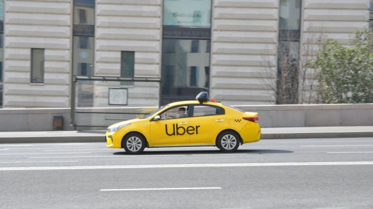 H Uber δηλώνει έτοιμη να λανσάρει ρομποτικά ταξί