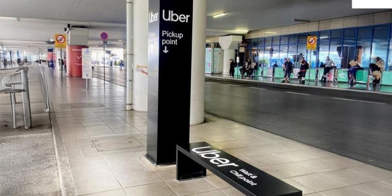 Uber και Διεθνής Αερολιμένας Αθηνών εγκαινιάζουν σημείο παραλαβής Uber,ενισχύοντας την εμπειρία των επιβατών