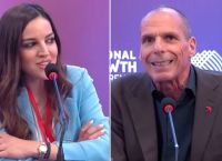 Βαρουφάκης μαινόμενος σε δημοσιογράφο: «Είστε γελοία!» Βαρουφάκης μαινόμενος σε δημοσιογράφο: «Είστε γελοία!»
