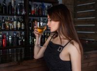 Απαγορεύεται η πώληση καπνού και αλκοόλ σε ανηλίκους – Αυστηρές ποινές για τους παραβάτες Απαγορεύεται η πώληση καπνού και αλκοόλ σε ανηλίκους – Αυστηρές ποινές για τους παραβάτες
