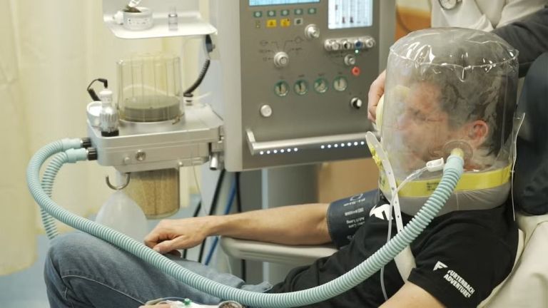 Ορειβάτες που εισέπνευσαν αέριο ξένο αναρριχήθηκαν στο Έβερεστ σε χρόνο ρεκόρ