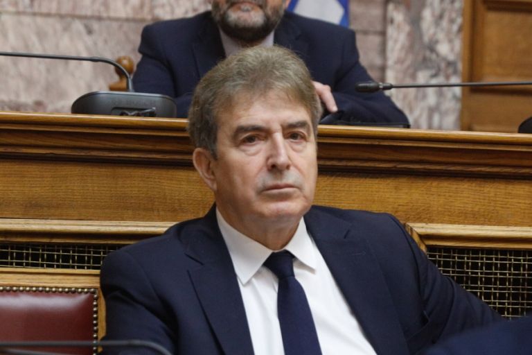 Χρυσοχοΐδης για ενδοοικογενειακή βία: Σχεδόν 50 panic button κάθε μήνα-Τα μέτρα αποδίδουν