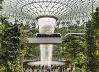Σιγκαπούρη: Το αεροδρόμιο Changi κατακτά ξανά την κορυφή της παγκόσμιας κατάταξης για το 2025 Σιγκαπούρη: Το αεροδρόμιο Changi κατακτά ξανά την κορυφή της παγκόσμιας κατάταξης για το 2025