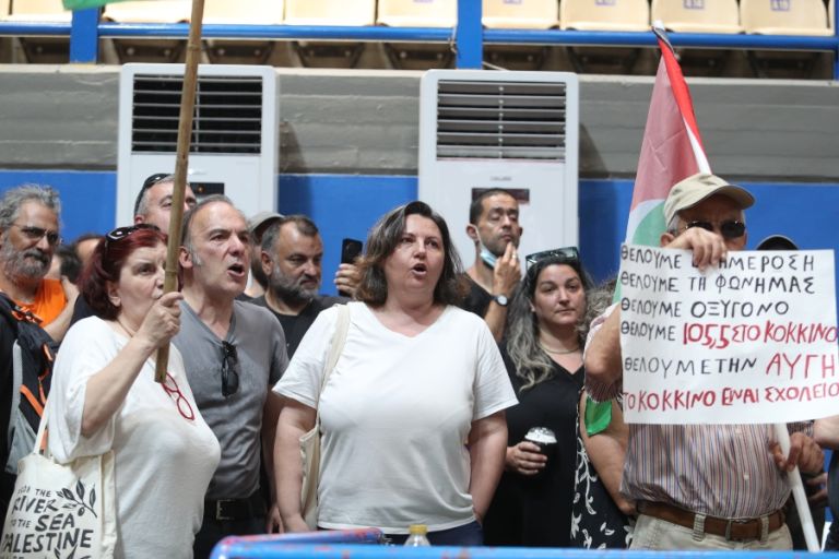 «Ντου» εργαζομένων της «Αυγής» στο Συνέδριο του ΣΥΡΙΖΑ για τα δεδουλευμένα