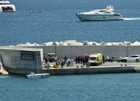 Ελικόπτερο Βουλιαγμένη:  Η στιγμή που πέφτει στο νερό-Το λάθος του πιλότου [vid]