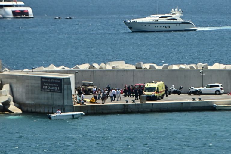 Ελικόπτερο Βουλιαγμένη:  Η στιγμή που πέφτει στο νερό-Το λάθος του πιλότου [vid]