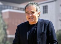 Αριστοτέλης Μυστακίδης: Ποιος είναι ο δισεκατομμυριούχος πίσω από τη νέα Τούμπα του ΠΑΟΚ Αριστοτέλης Μυστακίδης: Ποιος είναι ο δισεκατομμυριούχος πίσω από τη νέα Τούμπα του ΠΑΟΚ