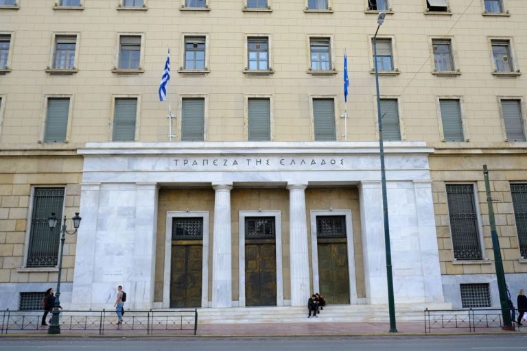 ΤτΕ: Η Ελλάδα «ξεφεύγει» από τον αποπληθωρισμό της ΕΕ
