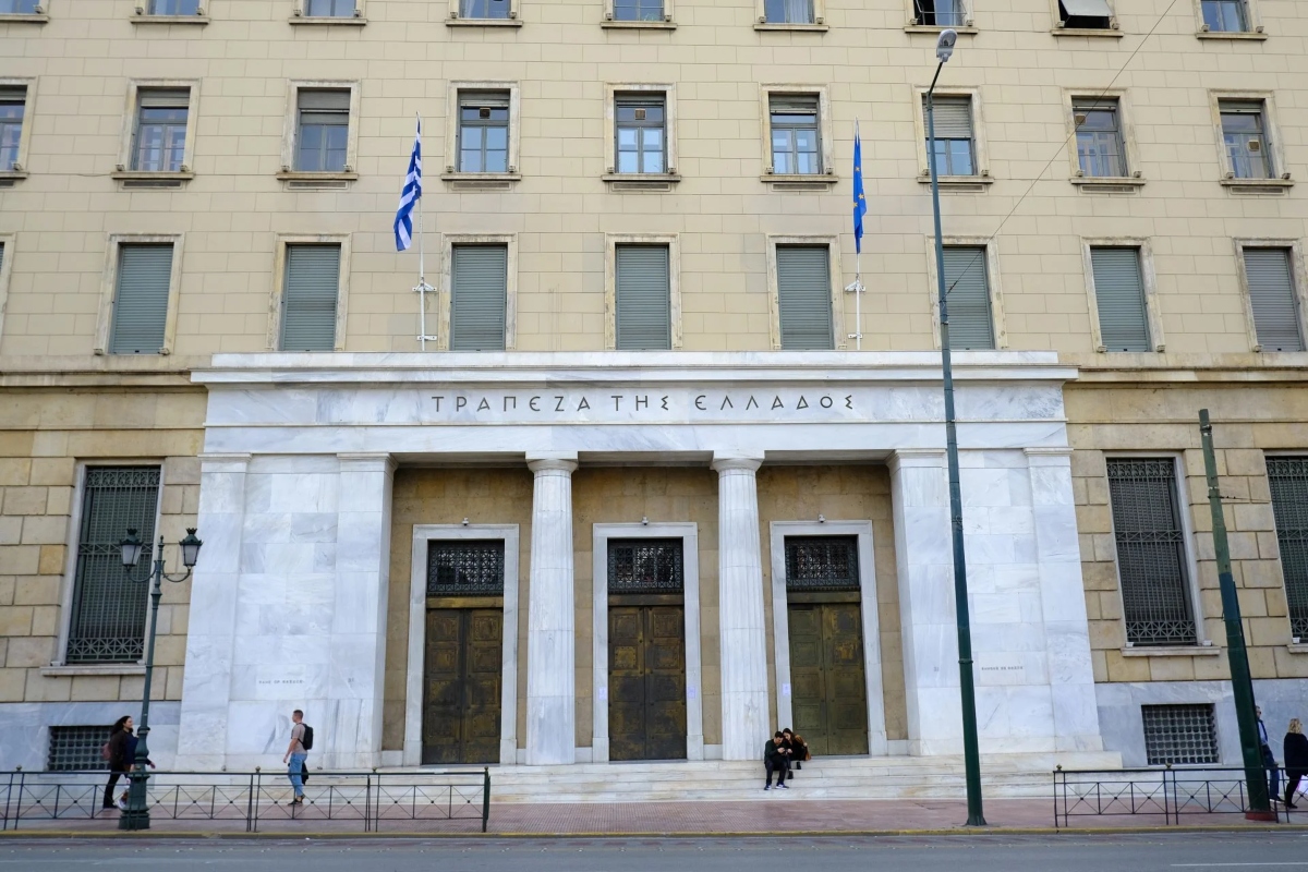 ΤτΕ: Η Ελλάδα «ξεφεύγει» από τον αποπληθωρισμό της ΕΕ