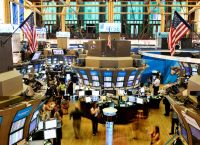 Συναγερμός στη Wall Street: Ο Τραμπ βάζει φωτιά στις ξένες επενδύσεις Συναγερμός στη Wall Street: Ο Τραμπ βάζει φωτιά στις ξένες επενδύσεις