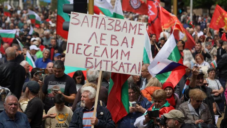 Η Βουλγαρία ετοιμάζεται για το ευρώ, αλλά οι μισοί πολίτες δεν το θέλουν