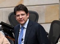Πυροβόλησαν υποψήφιο για την Προεδρία της Κολομβίας Πυροβόλησαν υποψήφιο για την Προεδρία της Κολομβίας