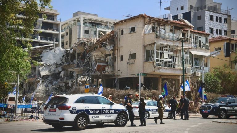 Στην αντεπίθεση το Ιράν με βαλλιστικούς πυραύλους