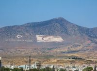 «Η Κύπρος κείται μακράν» – Νέος Αττίλας με ΝΔ – Οι Τούρκοι ανακοινώνουν ΑΟΖ στα Κατεχόμενα «Η Κύπρος κείται μακράν» – Νέος Αττίλας με ΝΔ – Οι Τούρκοι ανακοινώνουν ΑΟΖ στα Κατεχόμενα