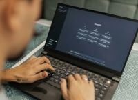 Το ChatGPT επηρεάζει την κριτική σκέψη, σύμφωνα με έρευνα του MIT Το ChatGPT επηρεάζει την κριτική σκέψη, σύμφωνα με έρευνα του MIT