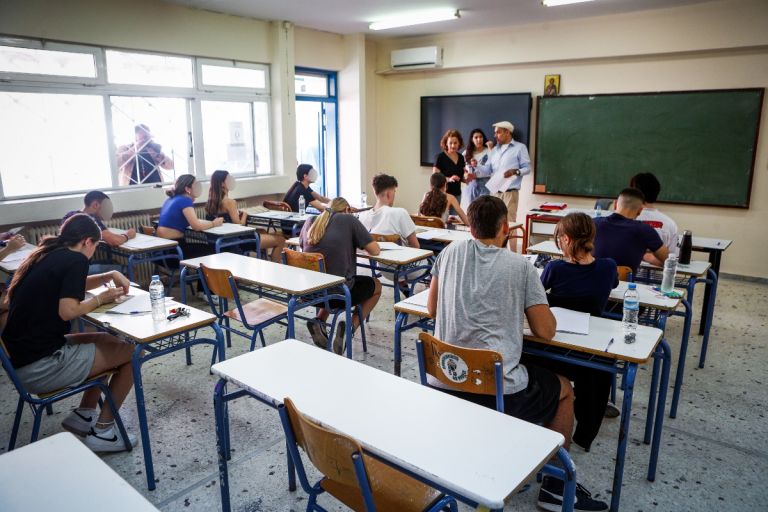 Πανελλαδικές: Σε Λατινικά, Χημεία και Πληροφορική εξετάζονται σήμερα οι υποψήφιοι