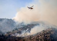 Τρίτη μέρα μάχης με τις φλόγες στη Χίο Τρίτη μέρα μάχης με τις φλόγες στη Χίο