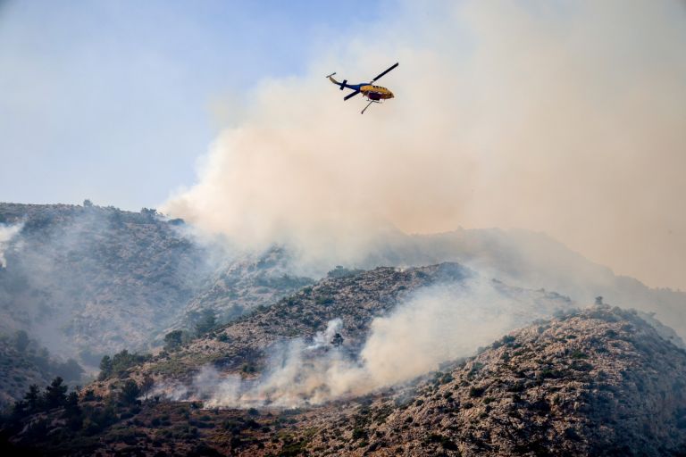 Τρίτη μέρα μάχης με τις φλόγες στη Χίο