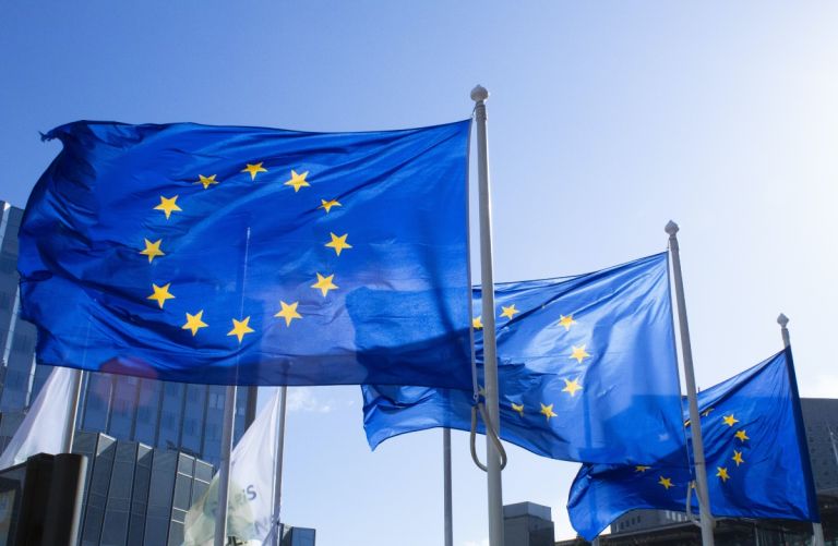 Τα θεσμικά όργανα της ΕΕ κατέληξαν σε συμφωνία για τον CBAM