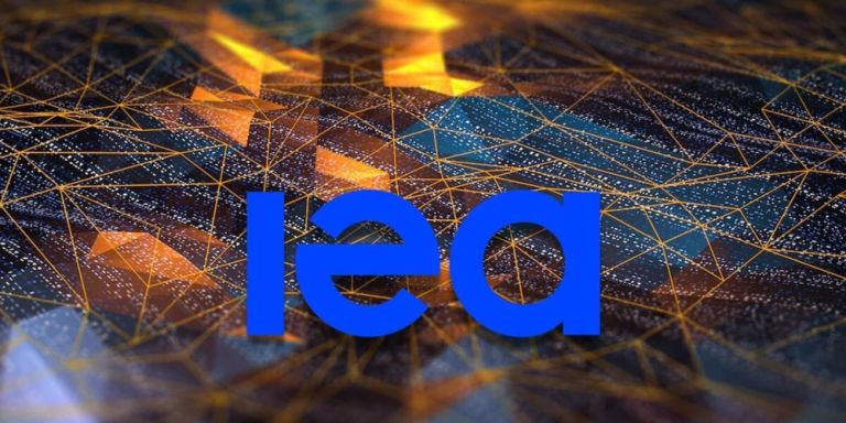 IEA: Στα 3,3 τρισ. δολ. το 2025 οι παγκόσμιες επενδύσεις στην ενέργεια