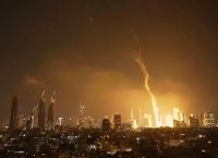 Νέο μπαράζ επιθέσεων εξαπολύει η Τεχεράνη Νέο μπαράζ επιθέσεων εξαπολύει η Τεχεράνη