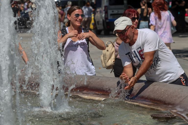 Δεύτερη ημέρα καύσωνα σε όλη τη Χώρα