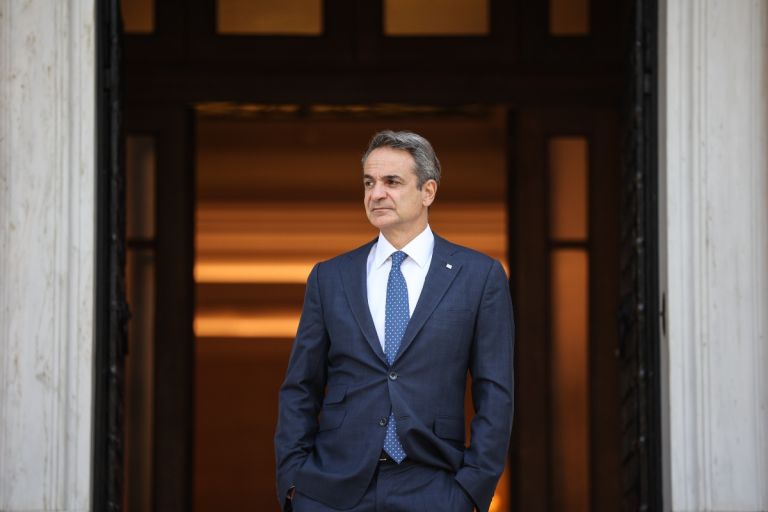 Η κυβέρνηση παίζει το χαρτί της νομιμότητας