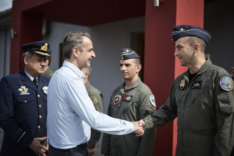 Μητσοτάκης: 33 χρόνια μετά στην 111 ΠΜ όπου υπηρέτησε