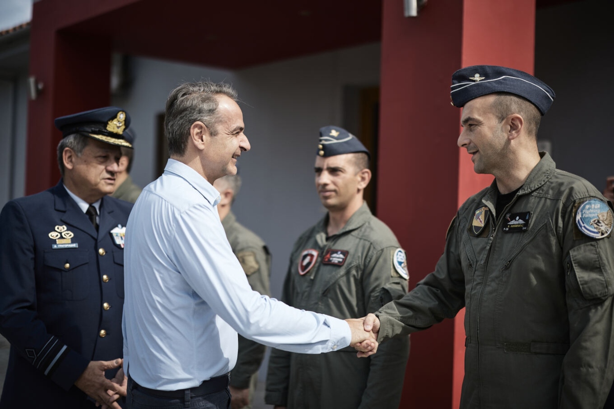 Μητσοτάκης: 33 χρόνια μετά στην 111 ΠΜ όπου υπηρέτησε