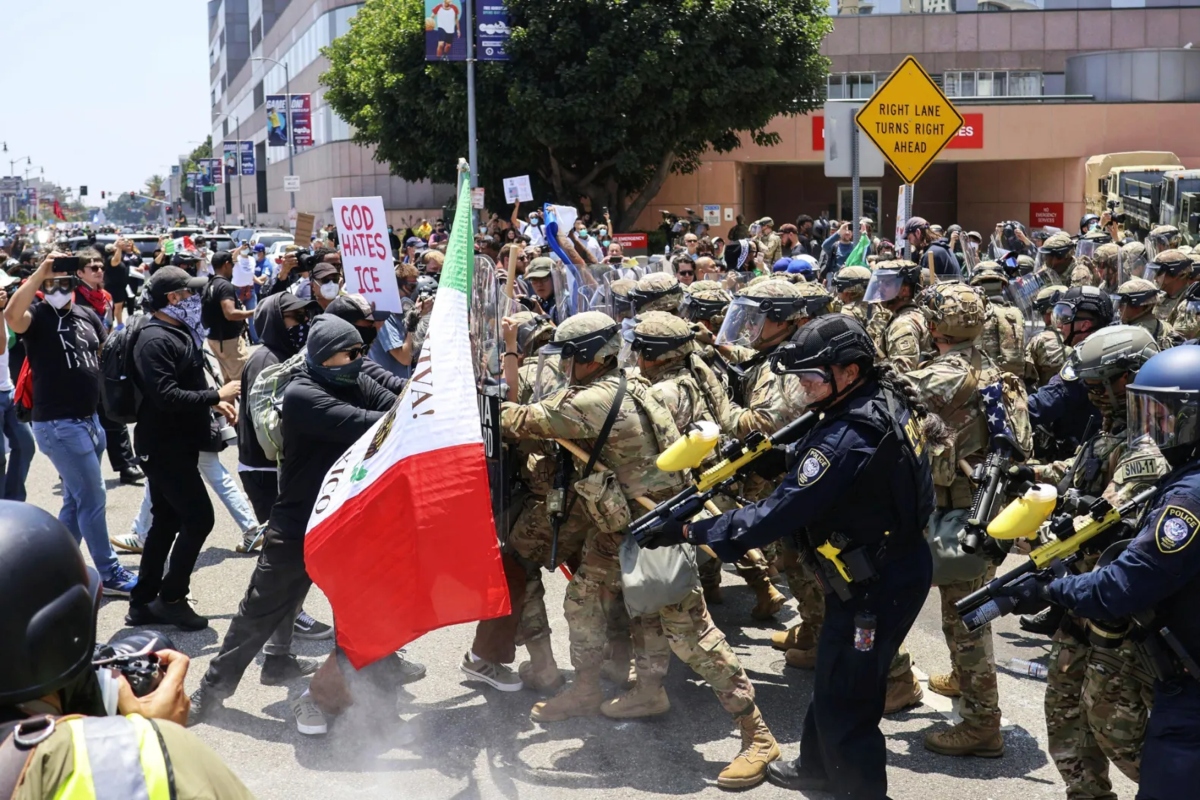 Πώς το Λος Άντζελες έγινε «εμπόλεμη ζώνη»