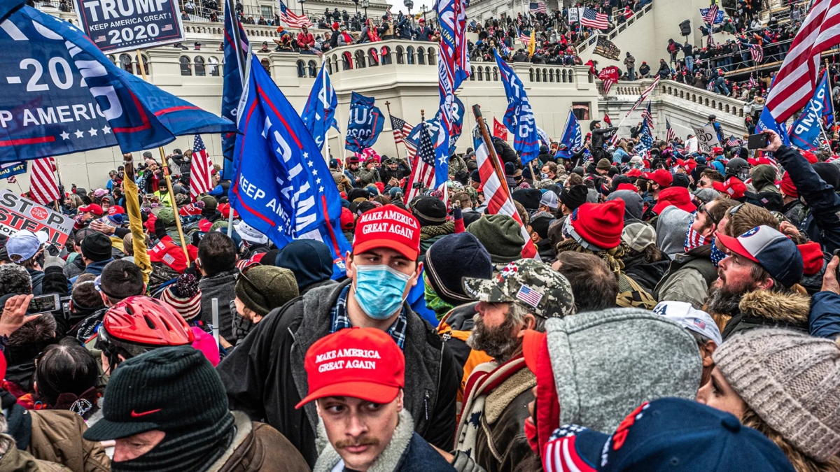 Ρήγμα στον κόσμο του MAGA φέρνει η σύγκρουση Ιράν – Ισραήλ