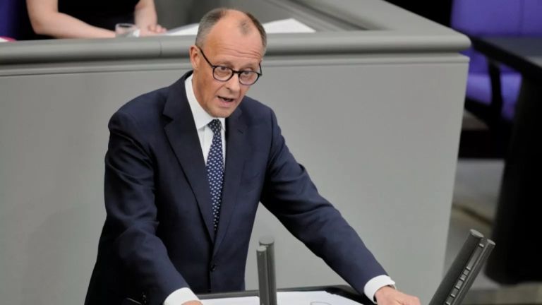 Η κυβέρνηση της Γερμανίας ενέκρινε εξαγωγές στρατιωτικών ειδών στο Ισραήλ τον πρώτο της μήνα στην εξουσία