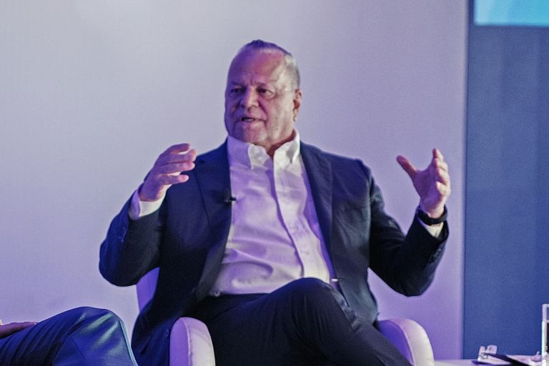 Metlen: Το σχέδιο για να βάλει “στην πρίζα” 3 GWh μπαταριών σε ένα χρόνο
