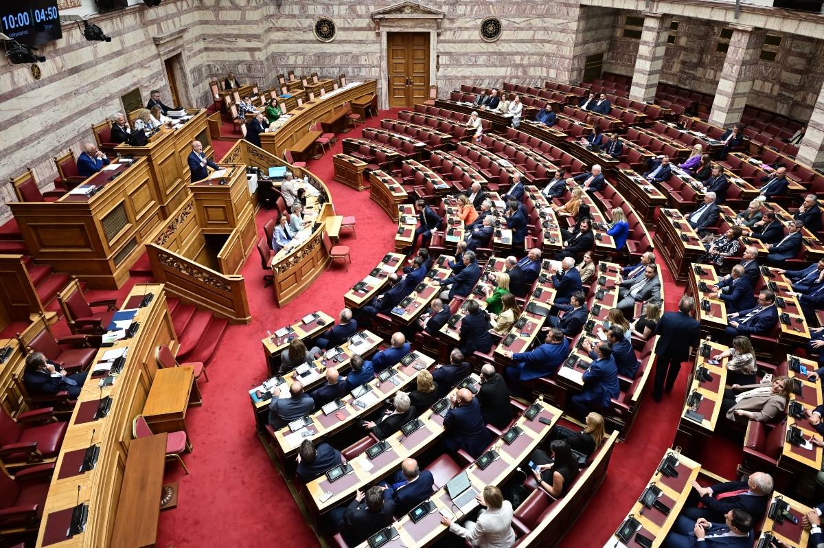 Προανακριτική: Εγκρίθηκε η παραπομπή Καραμανλή – Η στάση των βουλευτών της ΝΔ