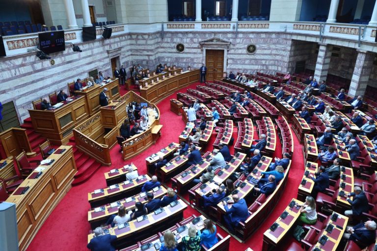 Ρευστότητα και πολυδιάσπαση στο πολιτικό σκηνικό