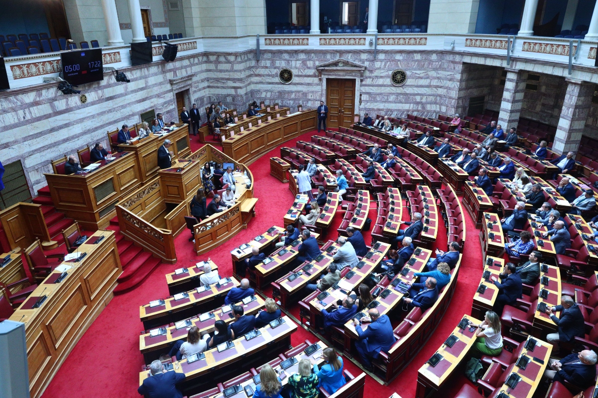 Ρευστότητα και πολυδιάσπαση στο πολιτικό σκηνικό