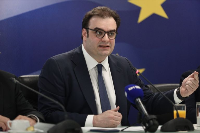 Μισό δισ. από αμυντικές δαπάνες γίνονται «χώρος» για παροχές