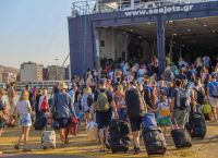 Έξοδος Αγίου Πνεύματος: Φεύγουν άρον άρον για το τριήμερο οι Αθηναίοι Έξοδος Αγίου Πνεύματος: Φεύγουν άρον άρον για το τριήμερο οι Αθηναίοι