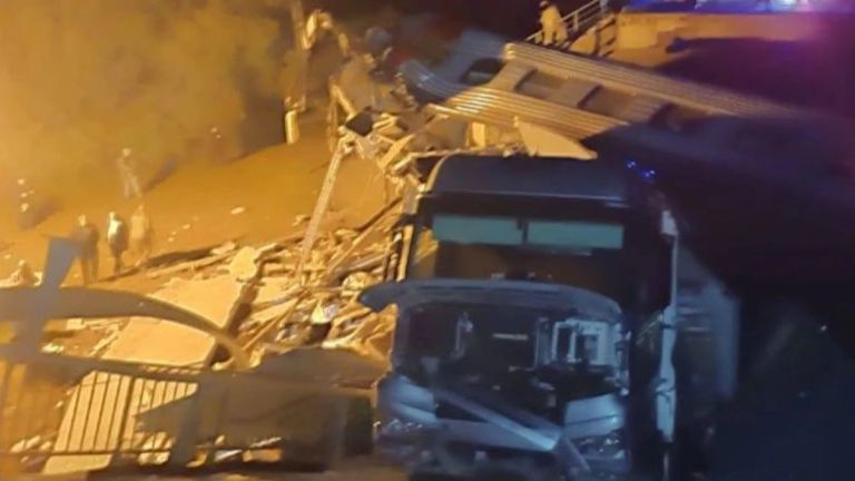 Ρωσία: 7 νεκροί και 70 τραυματίες από κατάρρευση γέφυρας