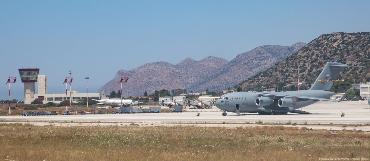 Συνελήφθη 29χρονος Αζέρος να φωτογραφίζει τις βάσεις στη Σούδα