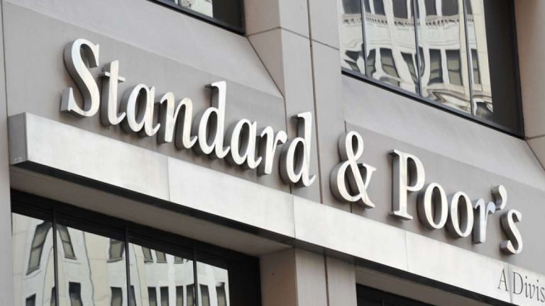 S&P: Θετική η πρόωρη εξόφληση των δανείων του πρώτου μνημονίου–Ευοίωνες οι προοπτικές των ελληνικών τραπεζών