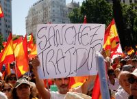 Ισπανία «Μαφία ή Δημοκρατία»: Χιλιάδες διαδηλωτές ζητούν την παραίτηση Σάντσεθ Ισπανία «Μαφία ή Δημοκρατία»: Χιλιάδες διαδηλωτές ζητούν την παραίτηση Σάντσεθ