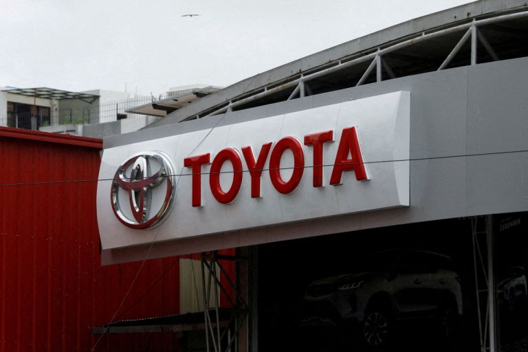Σε χαμηλό 9 μηνών η μετοχή της Toyota μετά το σχέδιο ιδιωτικοποίησης ύψους $33 δισ.