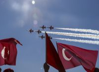 Η Τουρκία επανεξετάζει τη χρήση μικρών drones μετά την επιχείρηση της Ουκρανίας Η Τουρκία επανεξετάζει τη χρήση μικρών drones μετά την επιχείρηση της Ουκρανίας