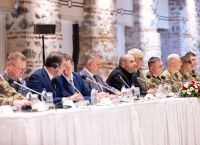 Ουκρανός υπ. Άμυνας: Πρόταση για συνάντηση Πούτιν-Ζελένσκι Ουκρανός υπ. Άμυνας: Πρόταση για συνάντηση Πούτιν-Ζελένσκι