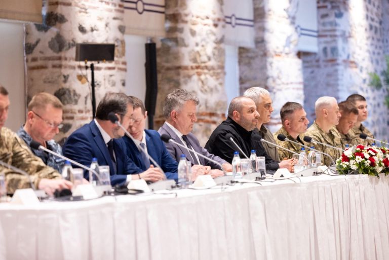 Ουκρανός υπ. Άμυνας: Πρόταση για συνάντηση Πούτιν-Ζελένσκι