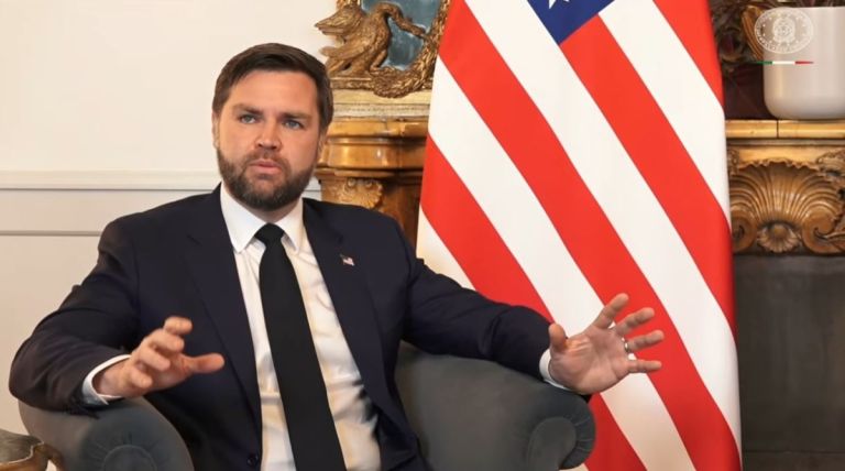 JD Vance: Ο Μασκ έκανε τεράστιο λάθος να κυνηγήσει τον πρόεδρο Τραμπ